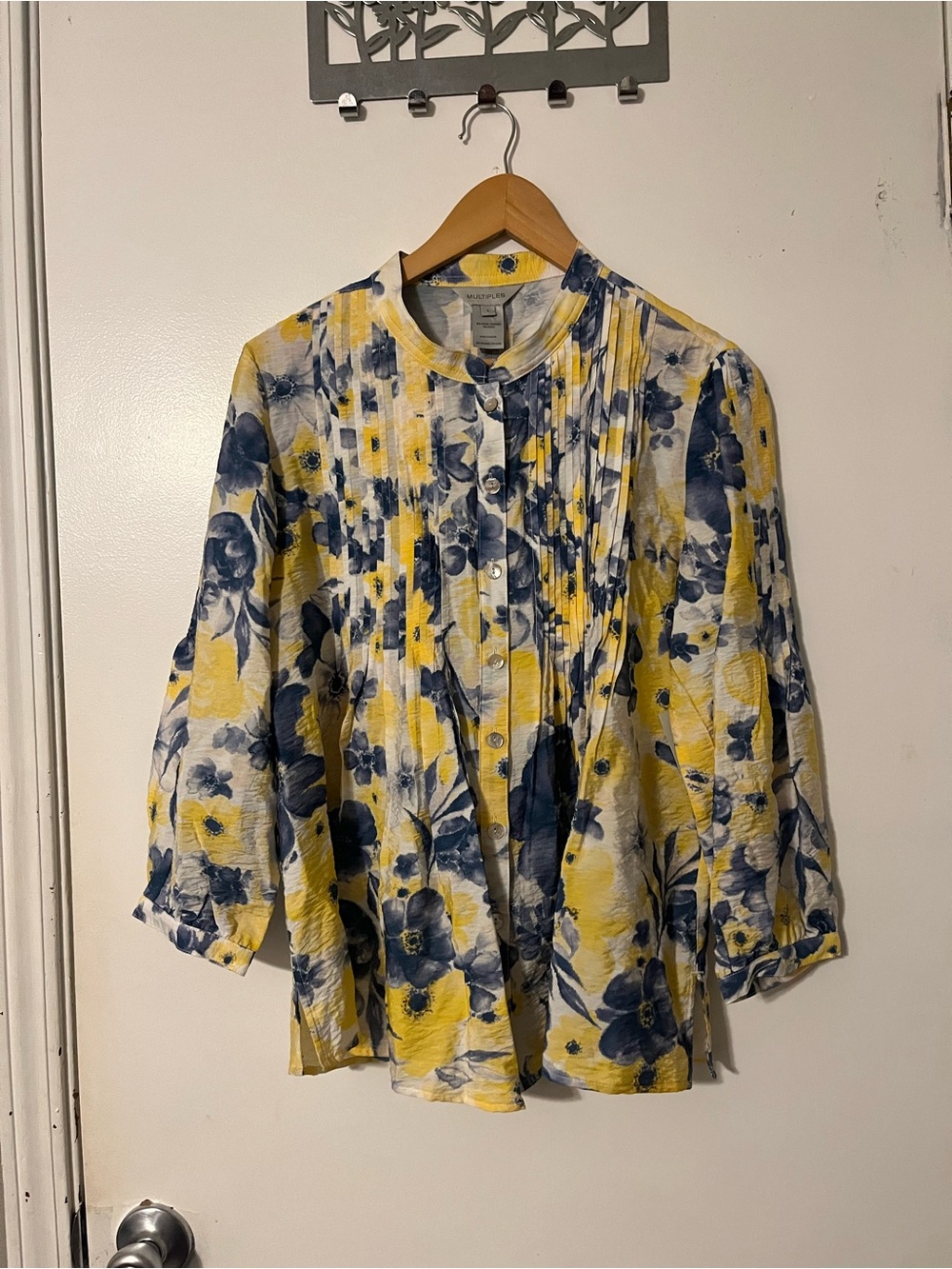 Multiples Yellow & Navy Floral Pintuck Button-Front Blouse